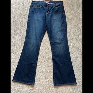 Lucky Brand woman’s 14 Sofia bootcut